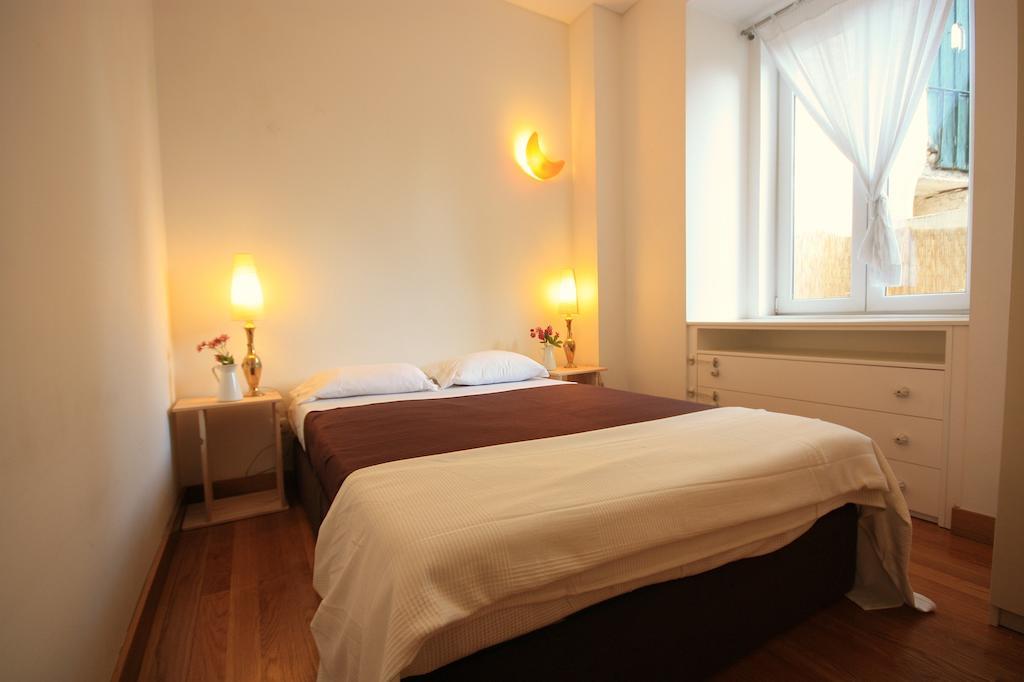Myplace - Lisbon - Camoes Appartamento Camera foto